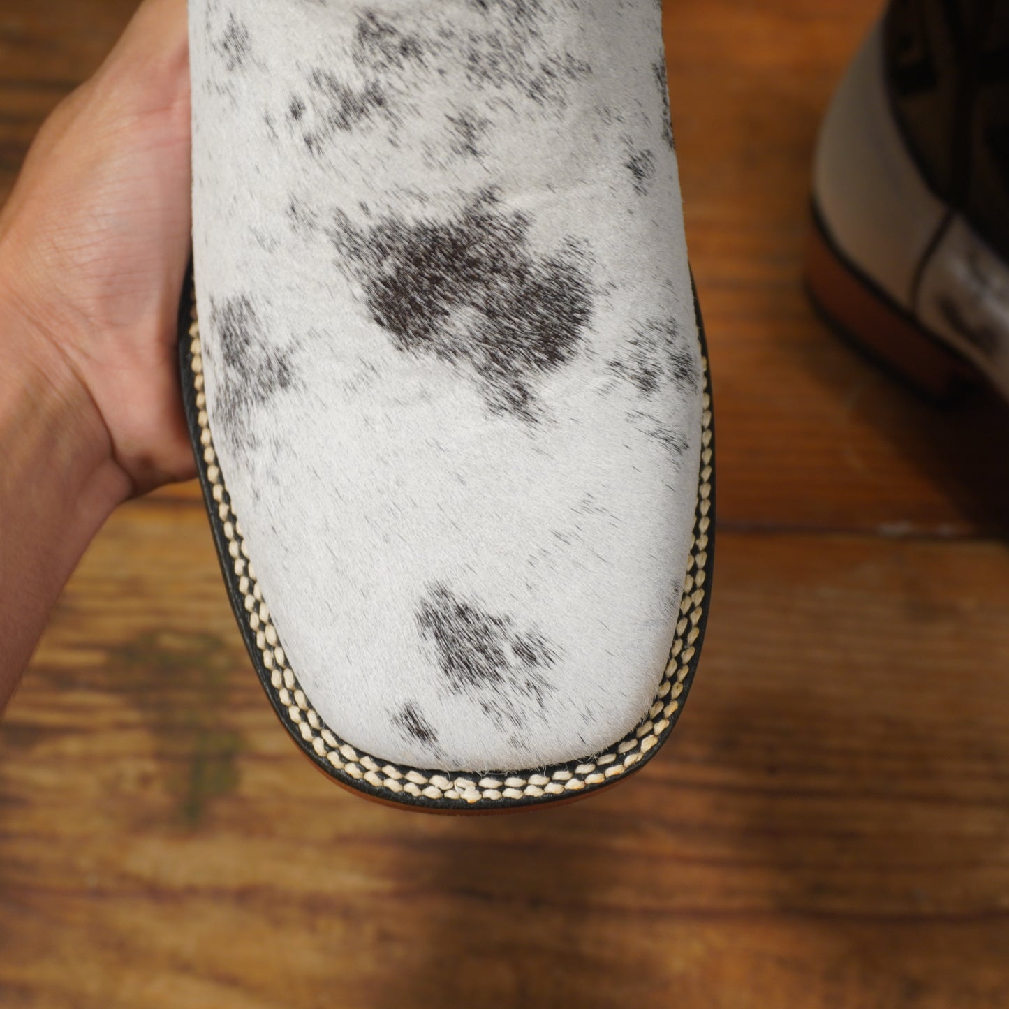 Botas de pelo de vaca y punta cuadrada