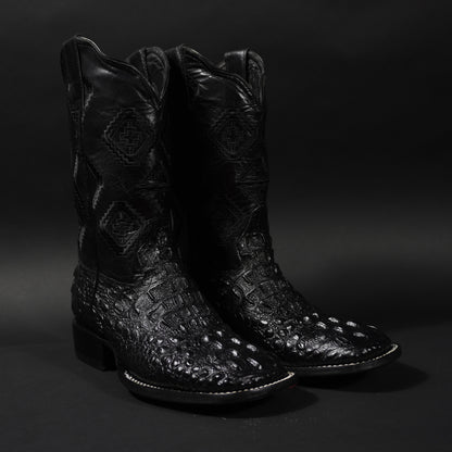 Botas negras nuca de caimán y punta cuadrada