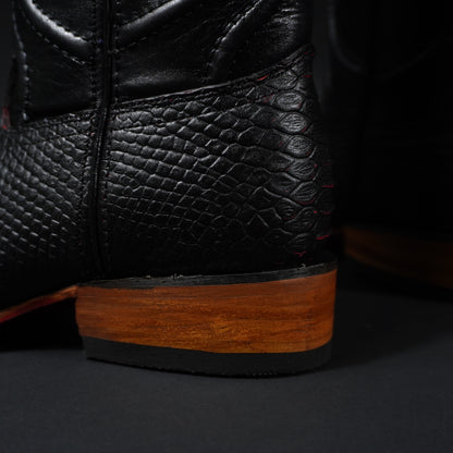 Botas negras con rojo piton, suela roja y punta cuadrada
