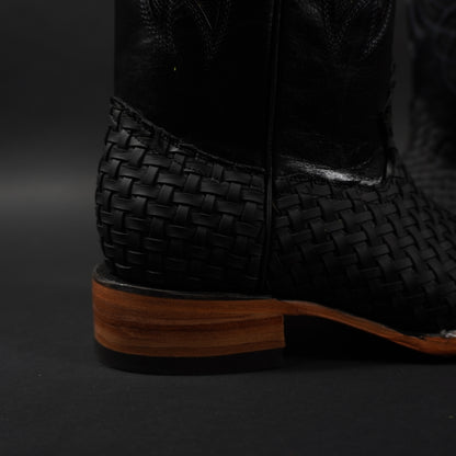 Botas negras de petatillo y punta cuadrada