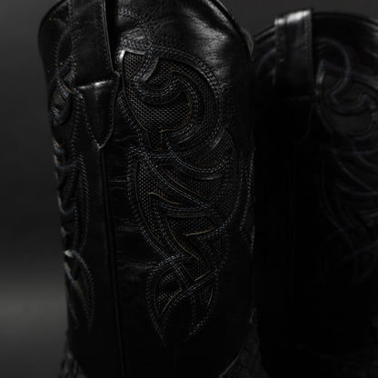 Botas negras de petatillo y punta cuadrada
