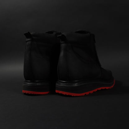 Botines negros doble cierre piton, suela roja