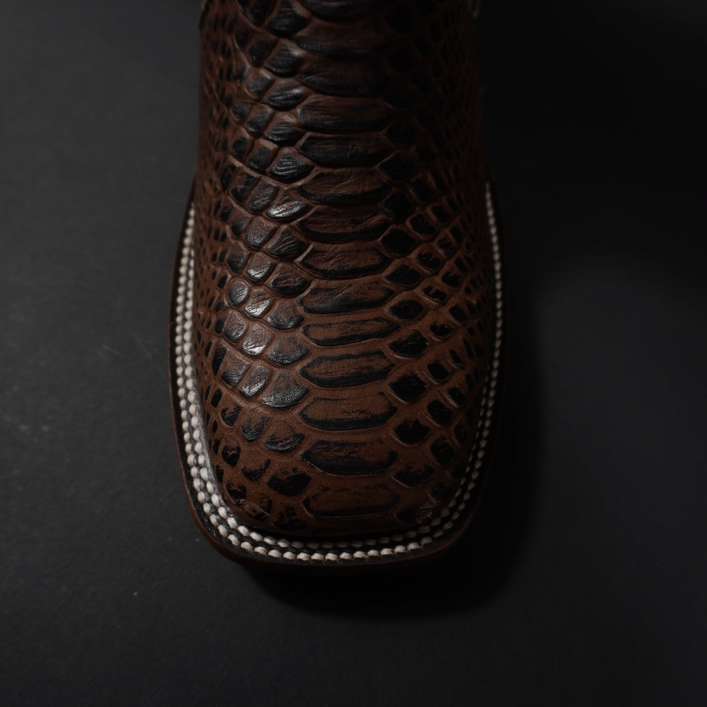 Botines vaqueros cafes piton, punta cuadrada