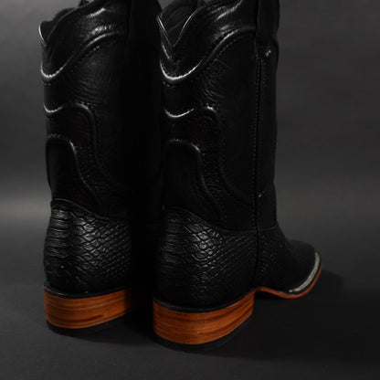 Botas negras piton, suela roja y punta cuadrada