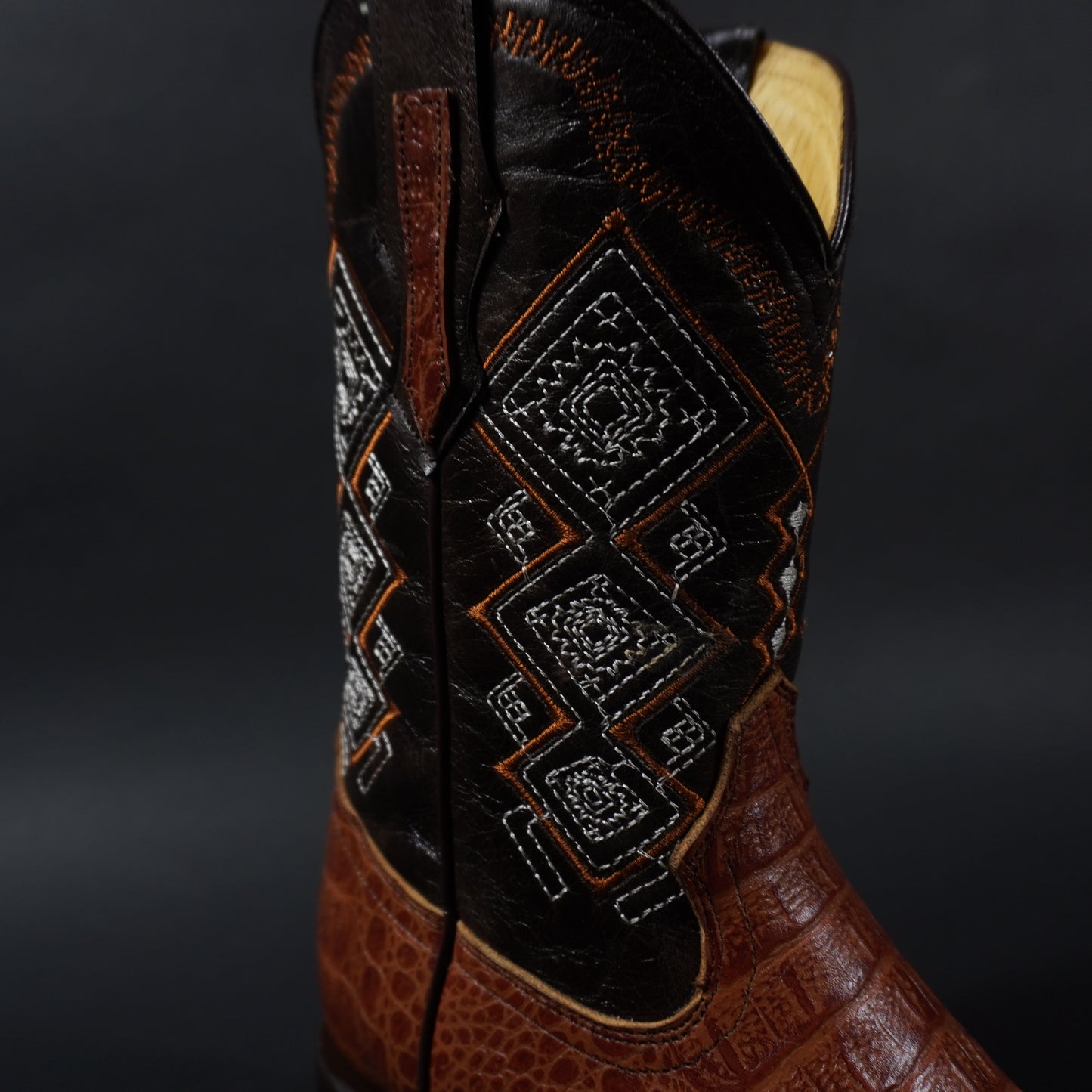 Botas color coñac cocodrilo y punta oval