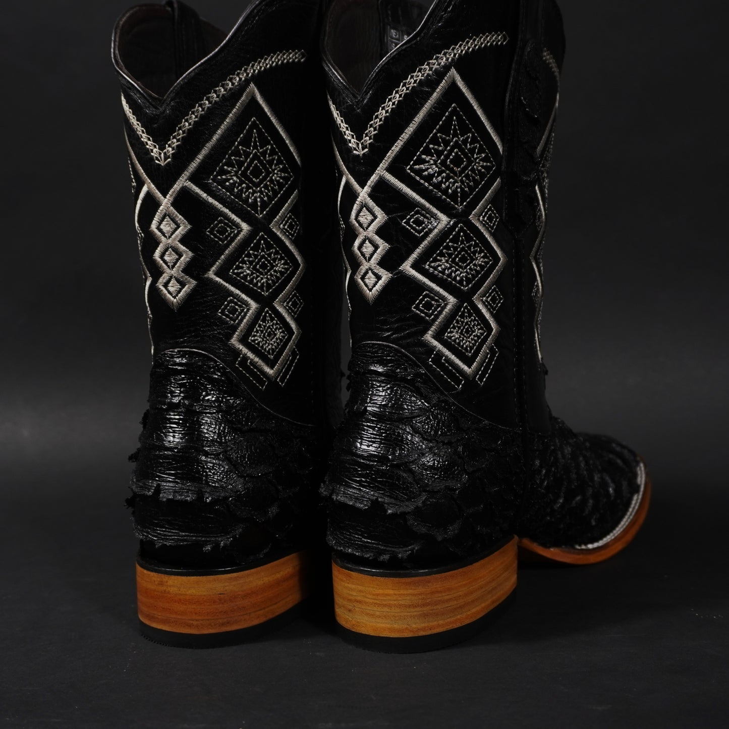 Botas negras piton gigante y punta cuadrada
