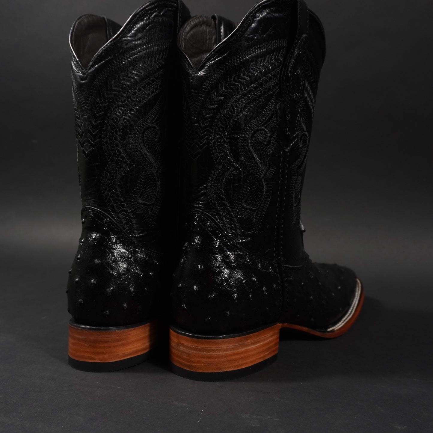 Botas negras avestruz y punta cuadrada