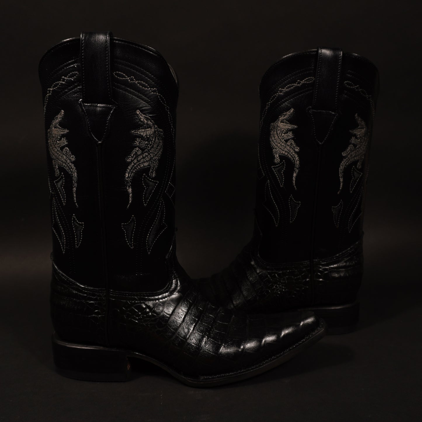 Botas color negro cocodrilo y punta sinaloa