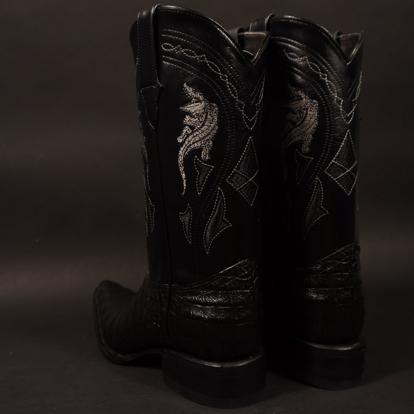 Botas color negro cocodrilo y punta sinaloa