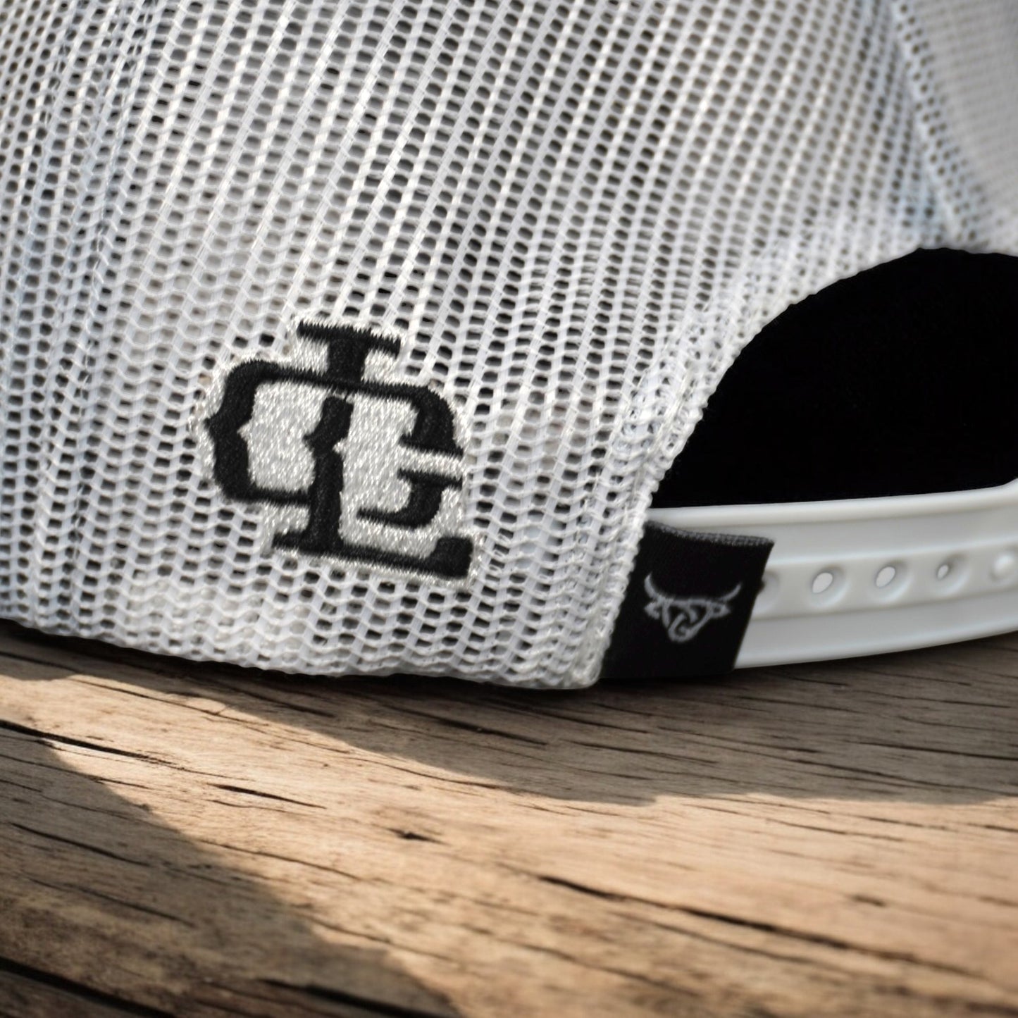 Gorra Lost Calf Original Flat Plate White