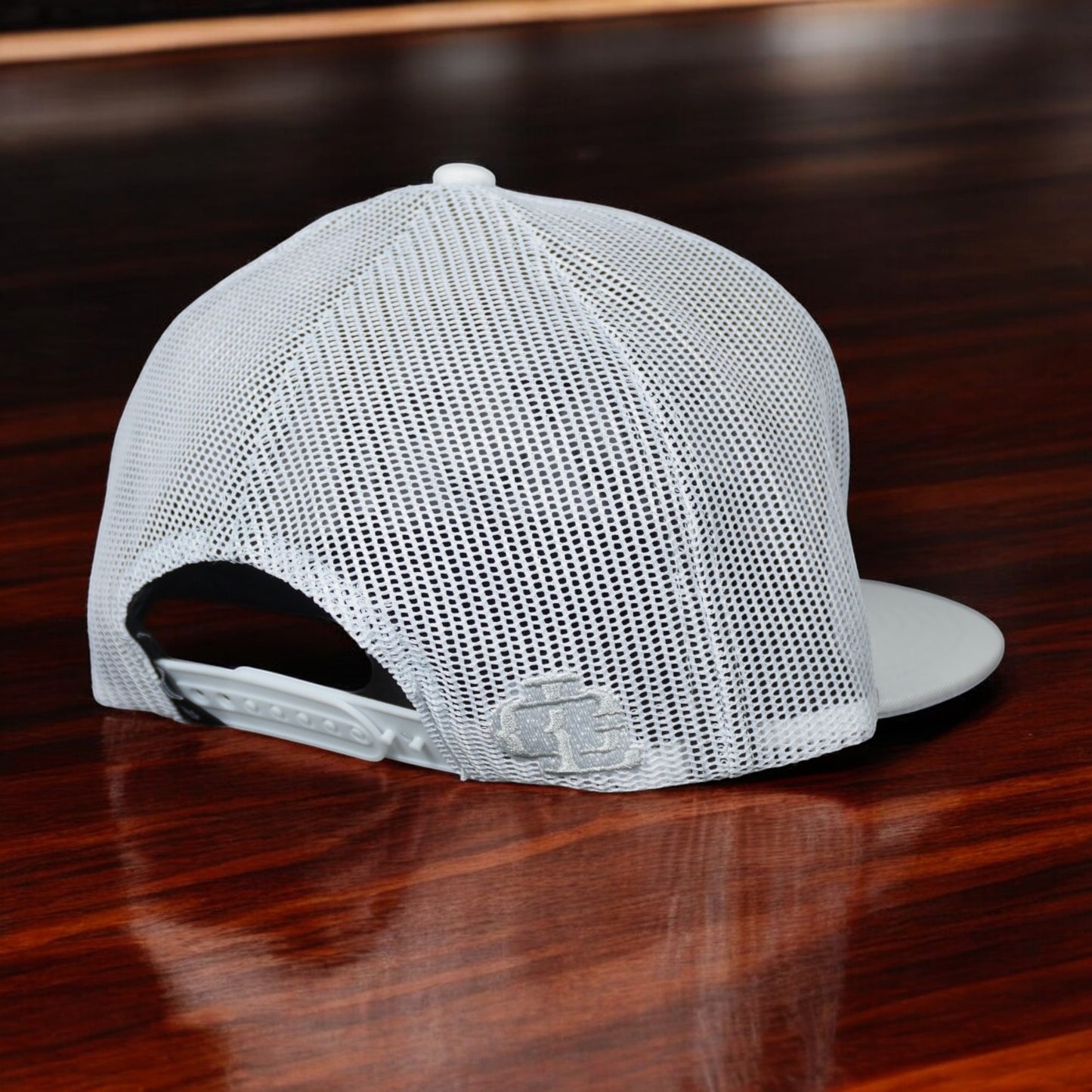 Gorra Lost Calf Original White Cattle Flat