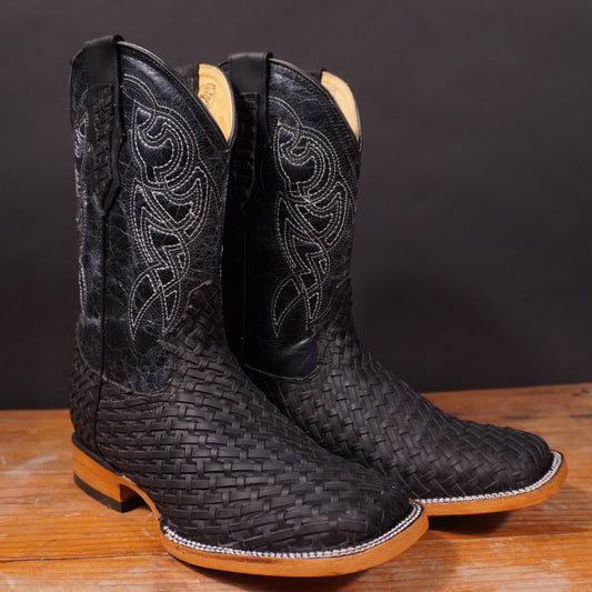 Botas negras de petatillo y punta cuadrada